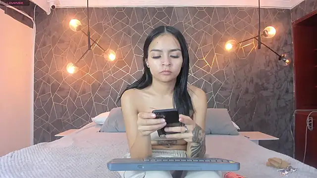 Snapshot of leigh-angels chatting on 11/17/25, 09:52 leigh-angels online show from 11/17/25, 09:52