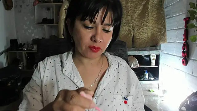 Snapshot of Erlinda-engel chatting on 10/20/25, 11:55 Erlinda-engel online show from 10/20/25, 11:55