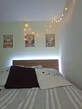 Juliietha servas online show from 10/16/25, 11:24