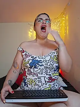 Juliietha servas online show from 01/14/26, 01:42