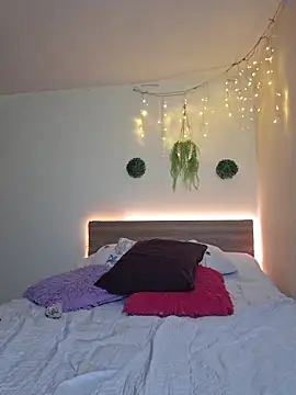 Juliietha servas online show from 12/17/25, 10:59