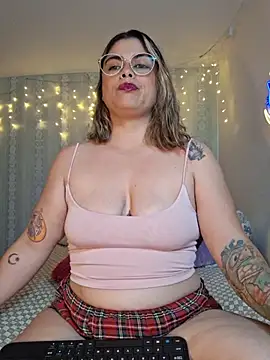 Juliietha servas online show from 04/12/26, 11:30