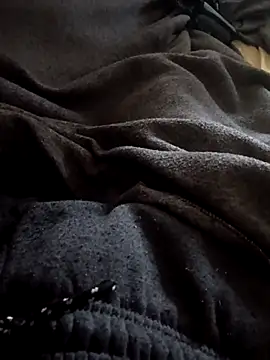 Snapshot of Beyraul123 chatting on 12/17/25, 04:23 Beyraul123 online show from 12/17/25, 04:23