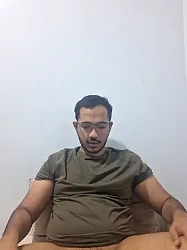 Snapshot of alesssterling chatting on 11/11/25, 03:23 alesssterling online show from 11/11/25, 03:23