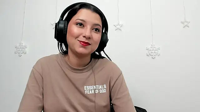 cami-01 online show from 12/18/25, 08:56