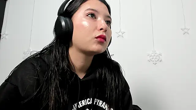 cami-01 online show from 04/12/26, 12:08