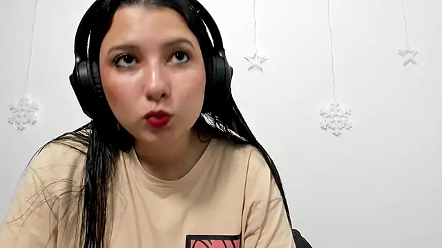 cami-01 online show from 12/15/25, 08:25