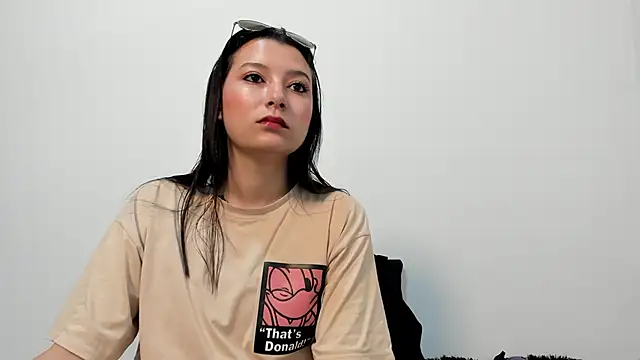 cami-01 online show from 10/13/25, 08:32