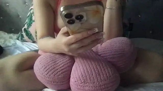 Snapshot of femmefatalebabe chatting on 06/10/26, 07:59 femmefatalebabe online show from 06/10/26, 07:59