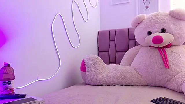 SophiaKarson online show from 10/14/25, 04:29