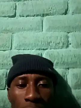 Snapshot of HandsomeBuoyy21 chatting on 04/06/26, 10:11 HandsomeBuoyy21 online show from 04/06/26, 10:11