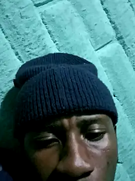 Snapshot of HandsomeBuoyy21 chatting on 04/12/26, 01:58 HandsomeBuoyy21 online show from 04/12/26, 01:58