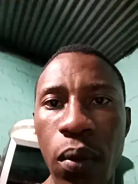 Snapshot of HandsomeBuoyy21 chatting on 04/14/26, 01:10 HandsomeBuoyy21 online show from 04/14/26, 01:10