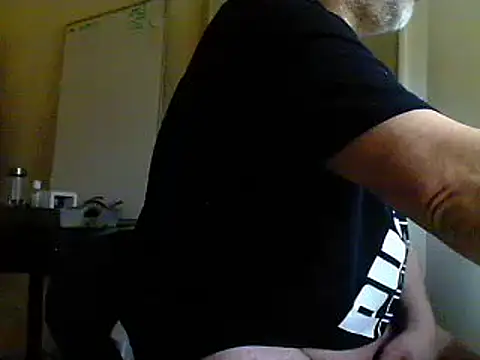 Snapshot of oopsxx chatting on 02/27/25, 03:26 oopsxx online show from 02/27/25, 03:26