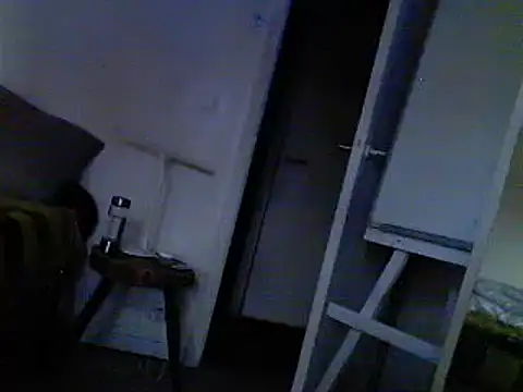 Snapshot of oopsxx chatting on 02/08/25, 04:04 oopsxx online show from 02/08/25, 04:04