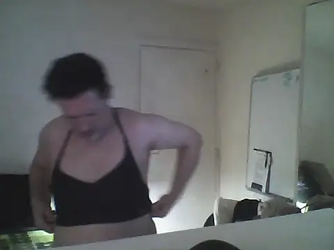 Snapshot of oopsxx chatting on 02/18/25, 09:53 oopsxx online show from 02/18/25, 09:53