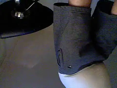 Snapshot of oopsxx chatting on 02/06/25, 11:09 oopsxx online show from 02/06/25, 11:09