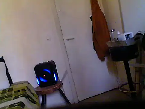 Snapshot of oopsxx chatting on 02/27/25, 09:18 oopsxx online show from 02/27/25, 09:18