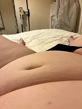 Snapshot of curvygirll2 chatting on 11/06/25, 04:55 curvygirll2 online show from 11/06/25, 04:55