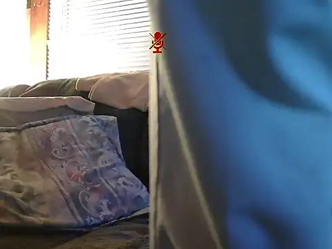 Snapshot of Bramro409 chatting on 10/30/25, 01:37 Bramro409 online show from 10/30/25, 01:37