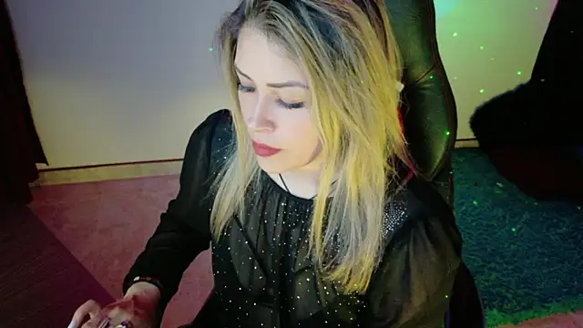 Natalia Montoya online show from 10/27/25, 10:44