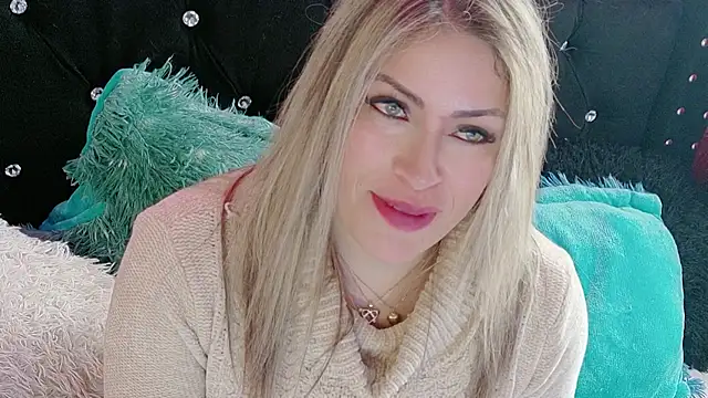 Natalia Montoya online show from 12/15/25, 05:52