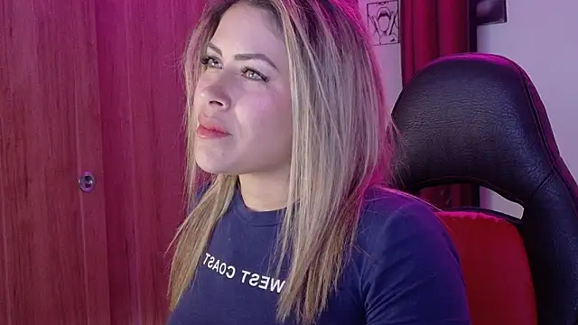 Natalia Montoya online show from 10/09/25, 02:01