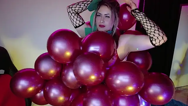 Natalia Montoya online show from 10/26/25, 01:06