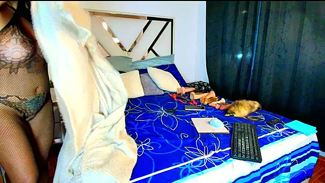 AlixLong online show from 11/14/25, 02:37