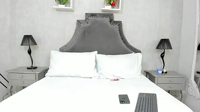 Snapshot of LaurenSnow chatting on 02/05/25, 03:31 LaurenSnow online show from 02/05/25, 03:31