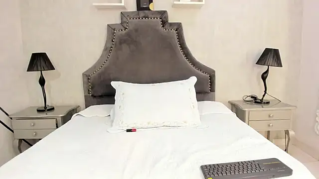 LaurenSnow online show from 11/13/25, 03:49