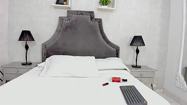 LaurenSnow online show from 11/28/25, 02:17