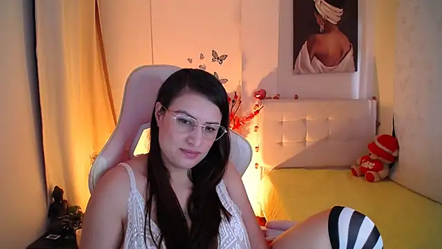 esmeraldaa230 online show from 03/09/25, 07:59