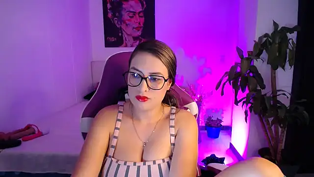 esmeraldaa230 online show from 10/15/25, 08:28