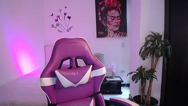 esmeraldaa230 online show from 03/06/26, 07:42