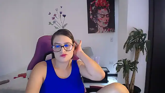 esmeraldaa230 online show from 03/11/26, 07:41