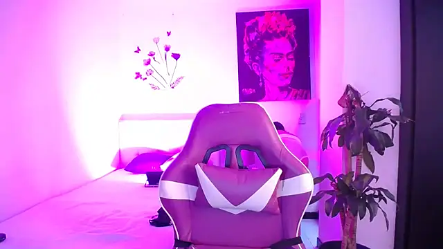 esmeraldaa230 online show from 04/02/26, 04:46