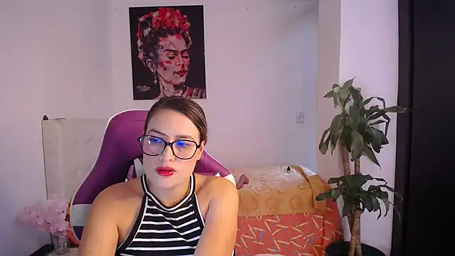 esmeraldaa230 online show from 01/18/26, 03:59