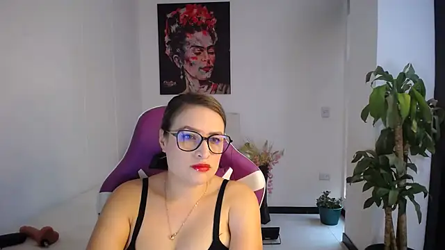 esmeraldaa230 online show from 10/16/25, 07:33