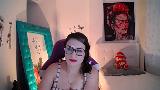 esmeraldaa230 online show from 09/26/25, 08:05