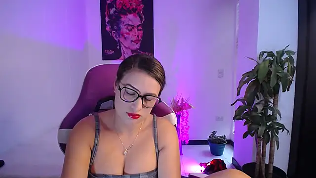 esmeraldaa230 online show from 11/11/25, 08:25