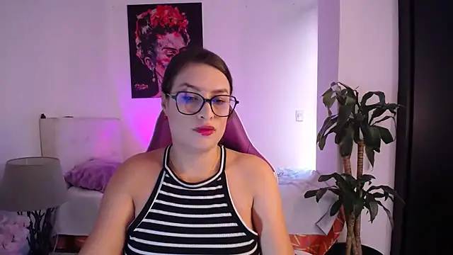 esmeraldaa230 online show from 02/18/26, 07:32