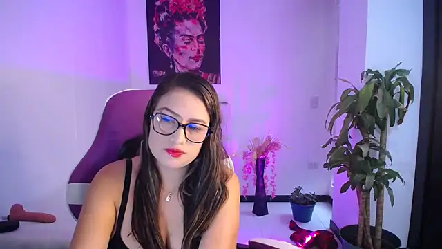 esmeraldaa230 online show from 11/10/25, 07:52