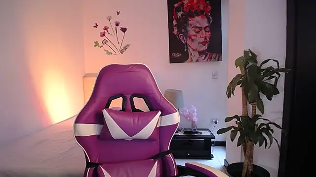 esmeraldaa230 online show from 02/22/26, 07:26