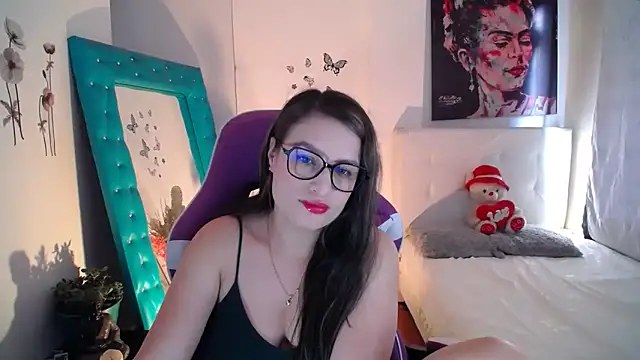 esmeraldaa230 online show from 10/04/25, 07:59