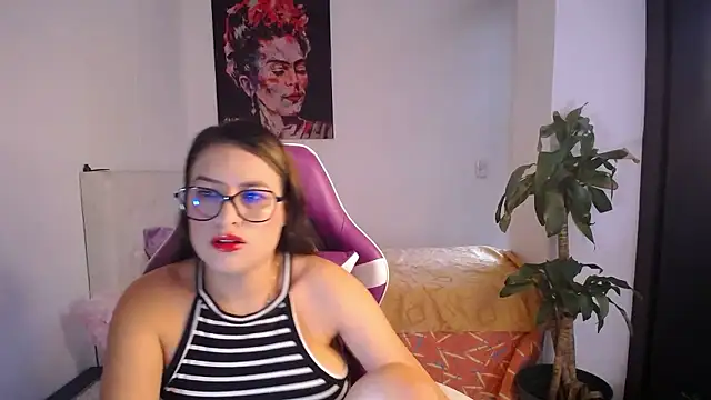 esmeraldaa230 online show from 01/08/26, 08:04