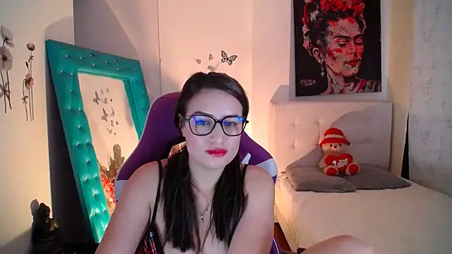 esmeraldaa230 online show from 10/03/25, 06:53