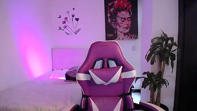 esmeraldaa230 online show from 02/27/26, 08:08