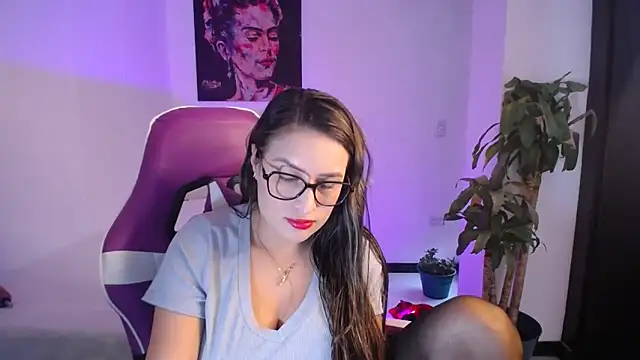 esmeraldaa230 online show from 11/24/25, 08:20