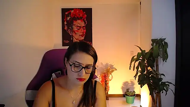 esmeraldaa230 online show from 11/02/25, 08:14